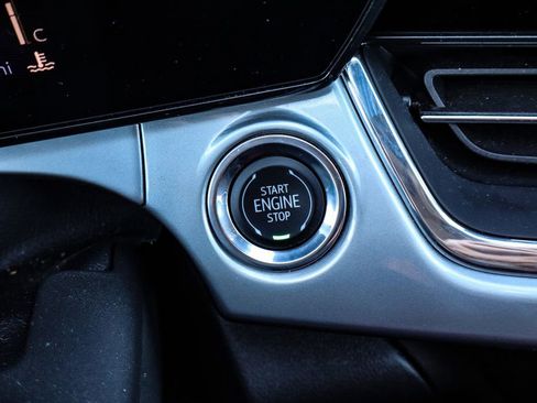 Used 2025 Chevrolet Trax LT w/ LT Convenience Package image 24