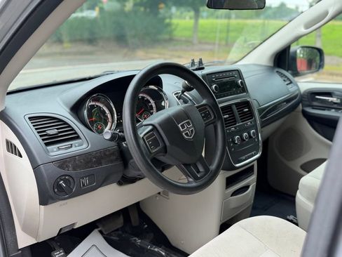 Used 2015 Dodge Grand Caravan American Value Package FWD image 11