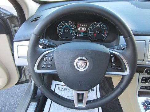 Used 2013 Jaguar XF RWD image 30