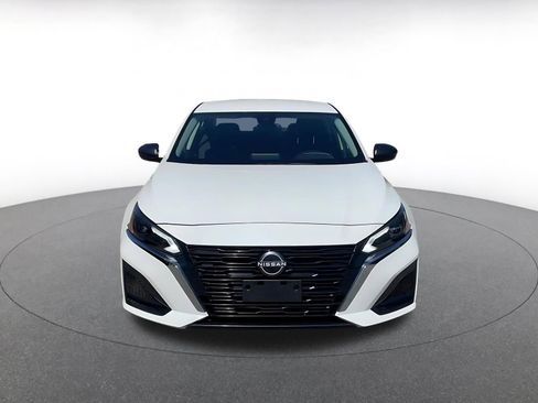 Used 2025 Nissan Altima 2.5 SV image 3