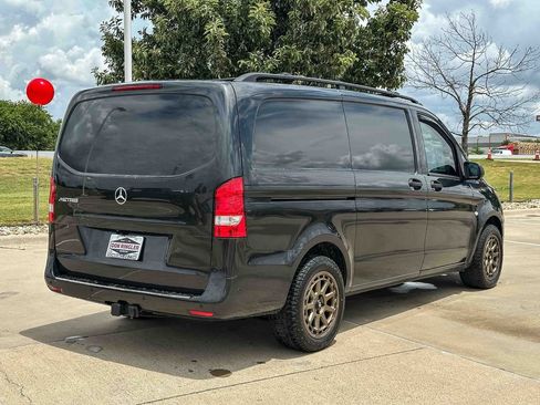 Used 2022 Mercedes-Benz Metris image 3