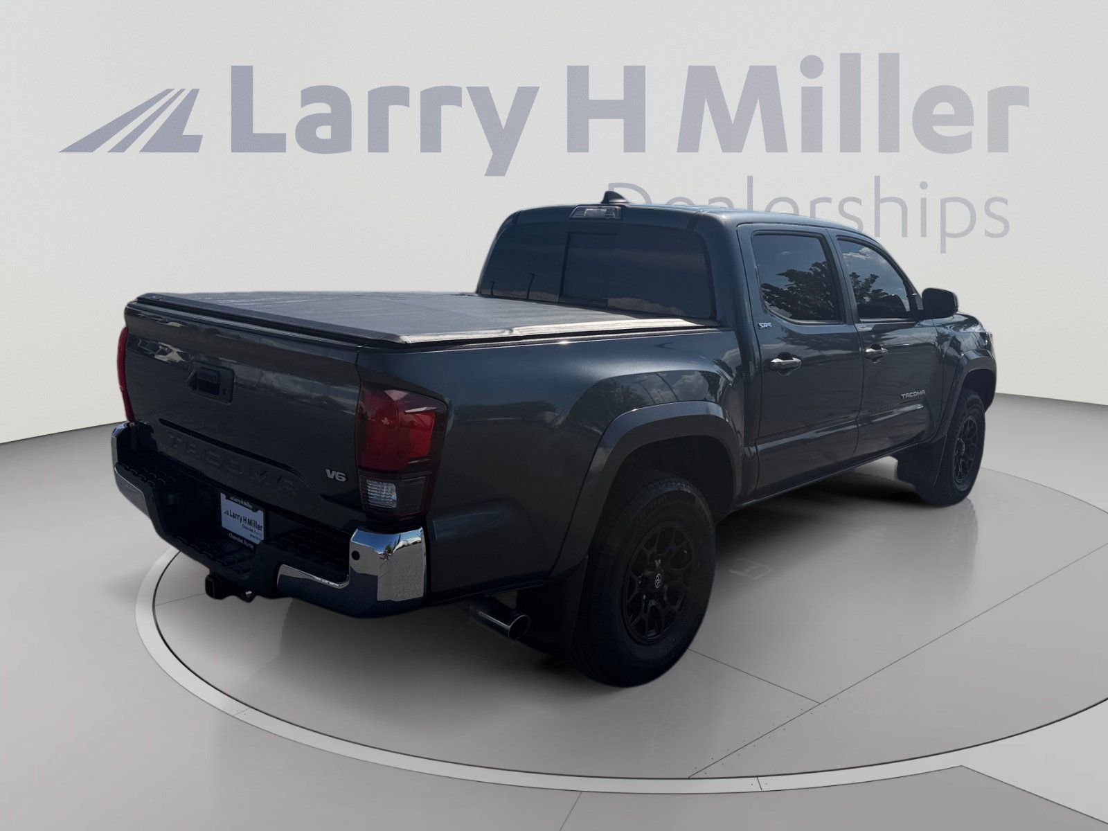 Used 2021 Toyota Tacoma SR5 RWD image 5