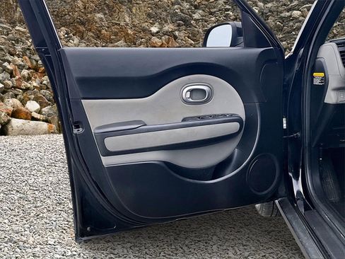 Used 2019 Kia Soul image 16