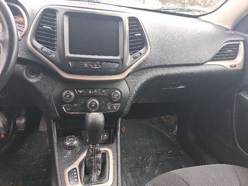 Used 2015 Jeep Cherokee Latitude w/ Cold Weather Group image 36