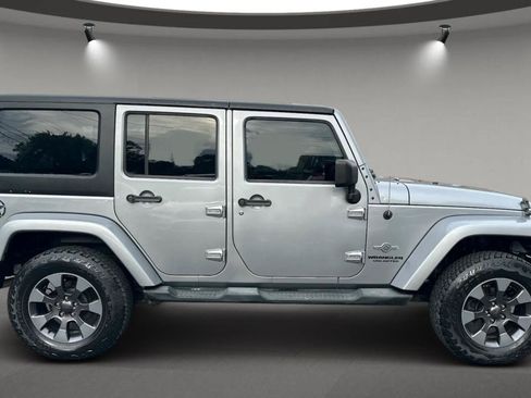 Used 2013 Jeep Wrangler Unlimited Sport AWD/4WD image 7