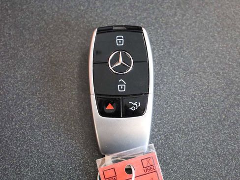 Used 2017 Mercedes-Benz E 300 4MATIC image 40