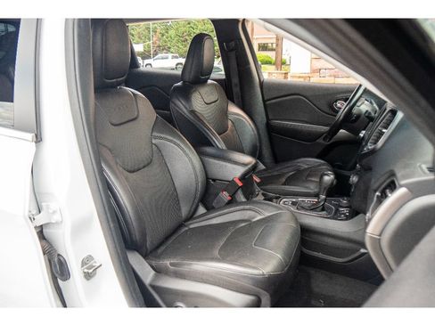 Used 2021 Jeep Cherokee Latitude Lux w/ Comfort/Convenience Group AWD/4WD image 16