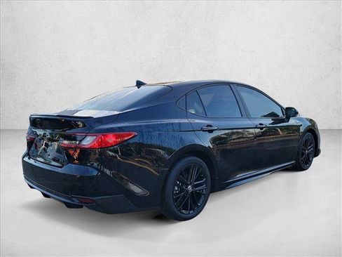 Used 2025 Toyota Camry SE w/ Convenience Package image 5