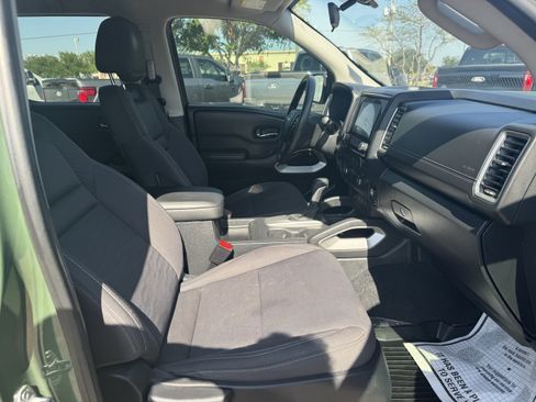 Used 2022 Nissan Frontier SV w/ Technology Package RWD image 33