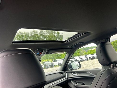 New 2025 Jeep Grand Cherokee 4WD image 8