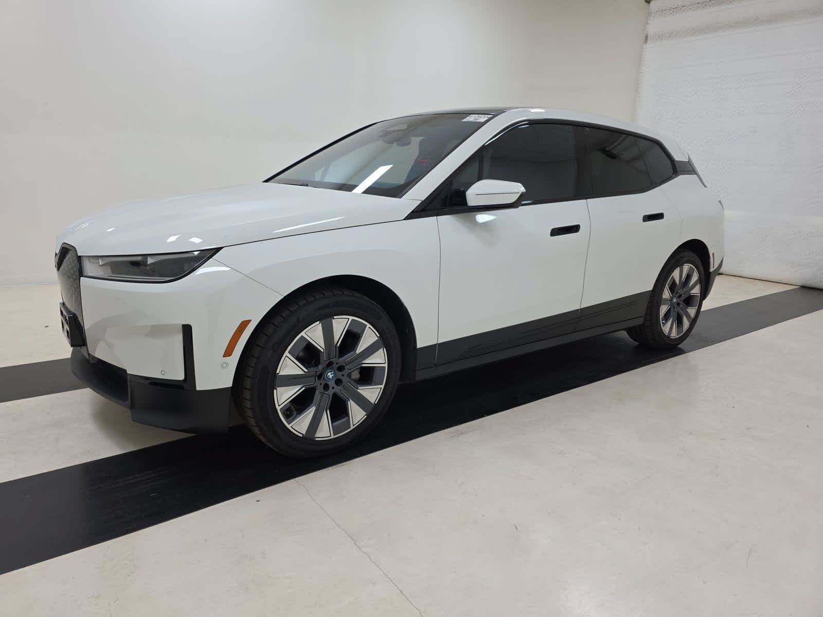 Used 2024 BMW iX xDrive50 AWD/4WD image 1