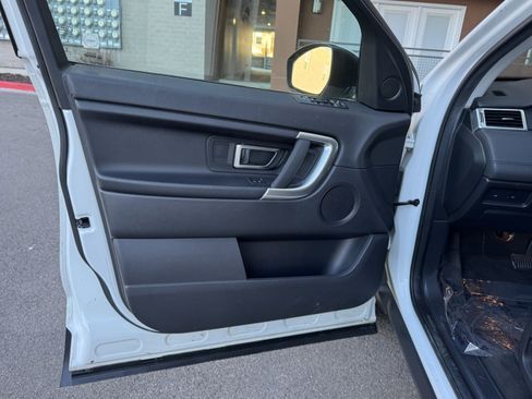 Used 2017 Land Rover Discovery Sport SE image 20