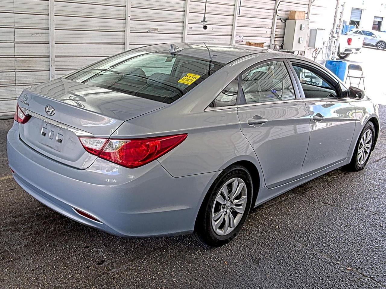 Used 2011 Hyundai Sonata GLS FWD image 3