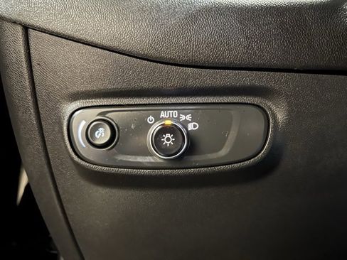 Used 2022 Chevrolet Equinox LT image 36