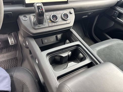 Used 2023 Land Rover Defender 110 V8 AWD/4WD image 26