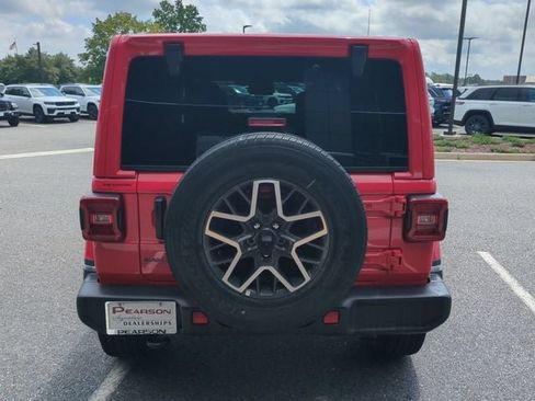 Used 2026 Jeep Wrangler Unlimited Sahara AWD/4WD image 5
