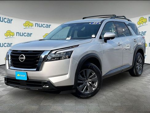 Used 2023 Nissan Pathfinder SV AWD/4WD image 3