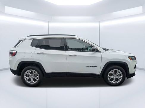 Used 2024 Jeep Compass Latitude AWD/4WD image 3