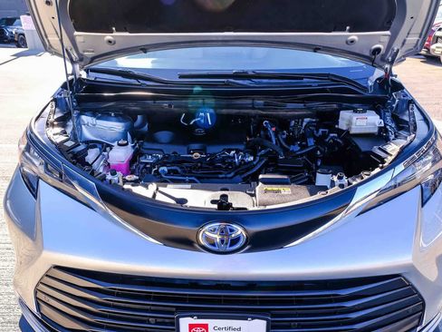 Used 2024 Toyota Sienna XLE FWD image 27