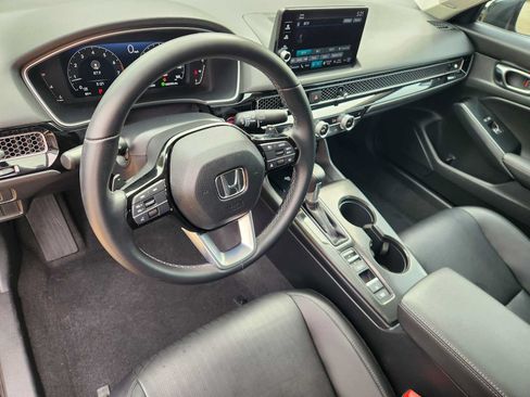 Used 2024 Honda Civic Touring image 2