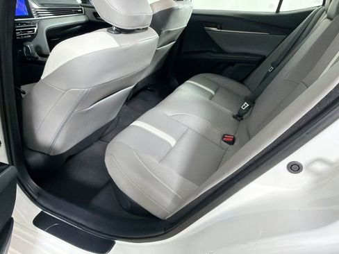 Used 2025 Toyota Camry SE w/ Convenience Package image 20