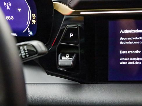 Used 2025 Porsche Macan Electric image 28