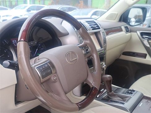 Used 2017 Lexus GX 460 Premium image 18