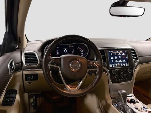 Used 2018 Jeep Grand Cherokee Overland AWD/4WD image 18