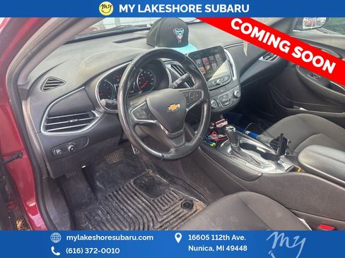 Used 2017 Chevrolet Malibu LT image 10