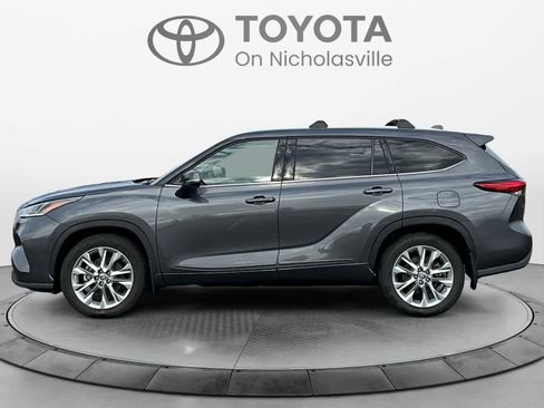 Used 2023 Toyota Highlander Limited image 3