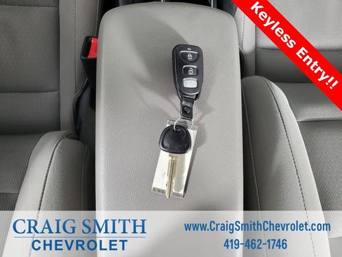 Used 2017 Hyundai Elantra SE w/ Cargo Package image 5