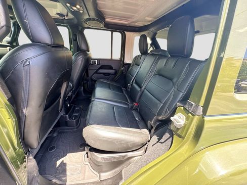 Used 2022 Jeep Wrangler Unlimited Sahara w/ Cold Weather Group AWD/4WD image 27