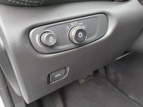 Used 2025 Chevrolet Blazer LT FWD image 20