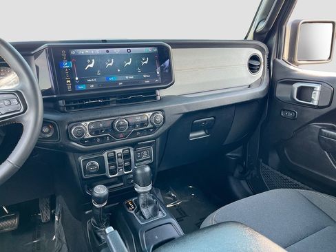 Certified 2024 Jeep Gladiator Sport AWD/4WD image 23