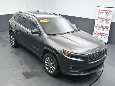 Used 2019 Jeep Cherokee Latitude Plus w/ Comfort/Convenience Group AWD/4WD image 24