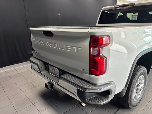 Used 2023 Chevrolet Silverado 2500 LT w/ Convenience Package AWD/4WD image 4