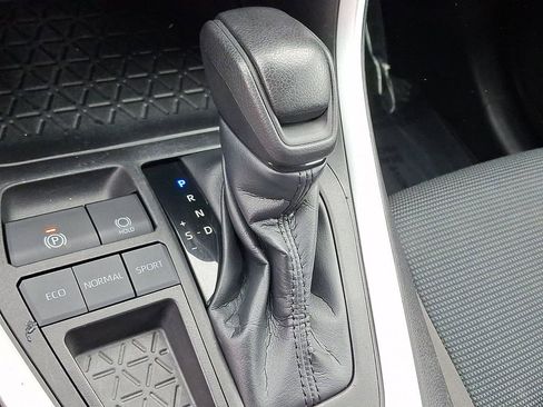 Used 2021 Toyota RAV4 LE image 15