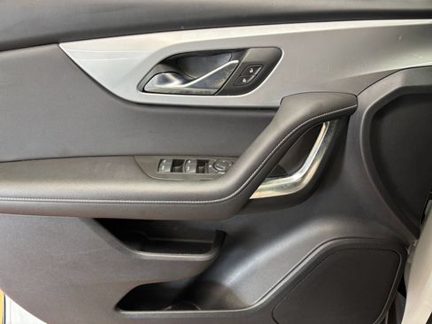 Used 2025 Chevrolet Blazer LT FWD image 18