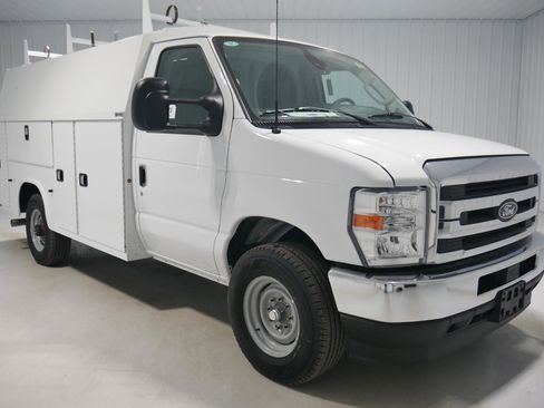 New 2026 Ford E-350 and Econoline 350 Super Duty w/ Power Equipment Group image 3
