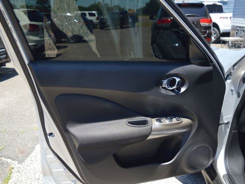 Used 2014 Nissan Juke SV AWD/4WD image 22