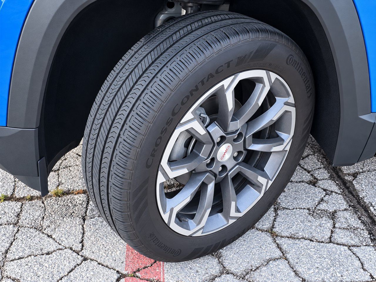 Used 2025 GMC Terrain Elevation w/ Elevation Premium Package FWD image 12