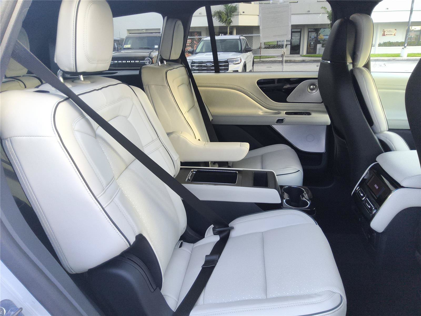 New 2027 Lincoln Aviator Black Label w/ Black Label Special Edition AWD/4WD image 31