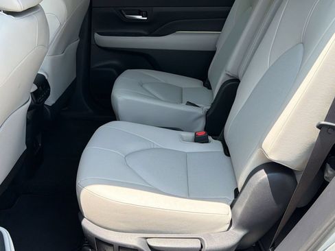 Used 2024 Toyota Grand Highlander FWD image 26