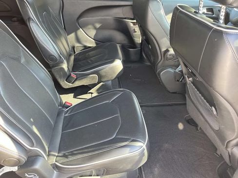 Used 2025 Chrysler Pacifica Limited FWD image 20