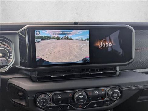 Used 2026 Jeep Gladiator Rubicon AWD/4WD image 12
