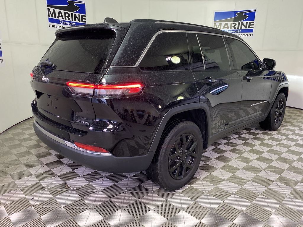Used 2024 Jeep Grand Cherokee Limited RWD image 16