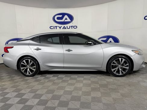 Used 2017 Nissan Maxima 3.5 SL w/ Interior Lighting Package image 3