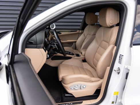 Certified 2023 Porsche Macan GTS AWD/4WD image 5