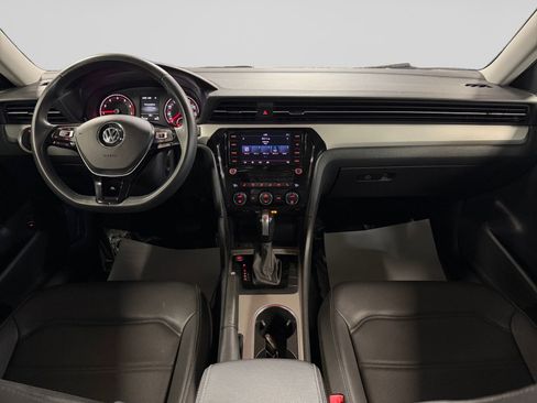 Used 2022 Volkswagen Passat 2.0T SE FWD image 16