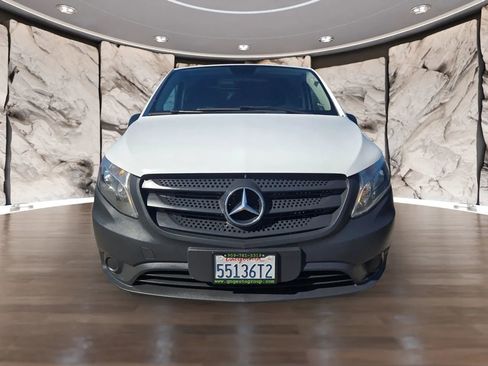 Used 2018 Mercedes-Benz Metris image 2